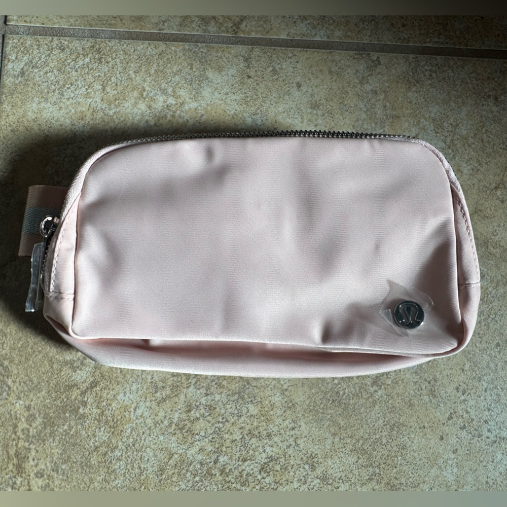 Lululemon Everywhere Belt Bag 1L